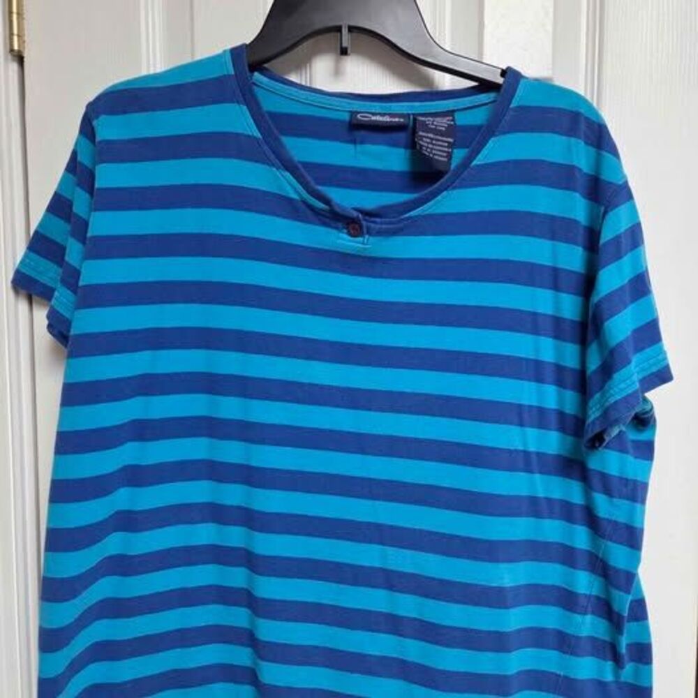 Catalina womens XL blue and turquoise striped short sleeve crewneck shirt